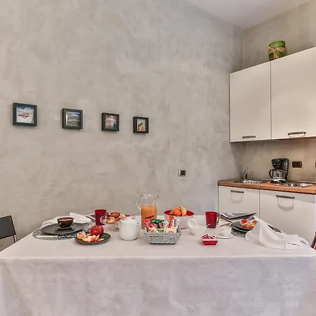 San Babila Apartamento *